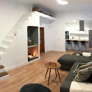 Villa Abuelos, Tías