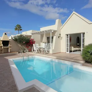 Villa Estrella, Tías